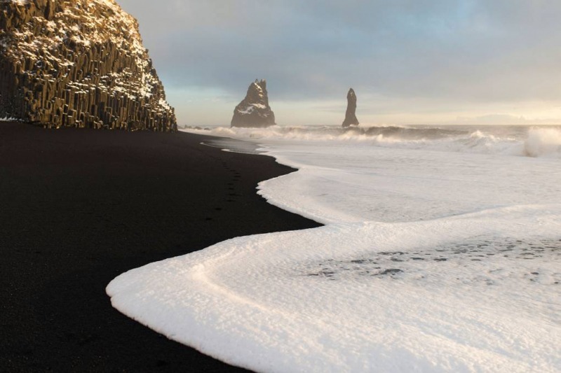 ساحل رینفیسارا با ماسه‌های سیاه در ایسلند